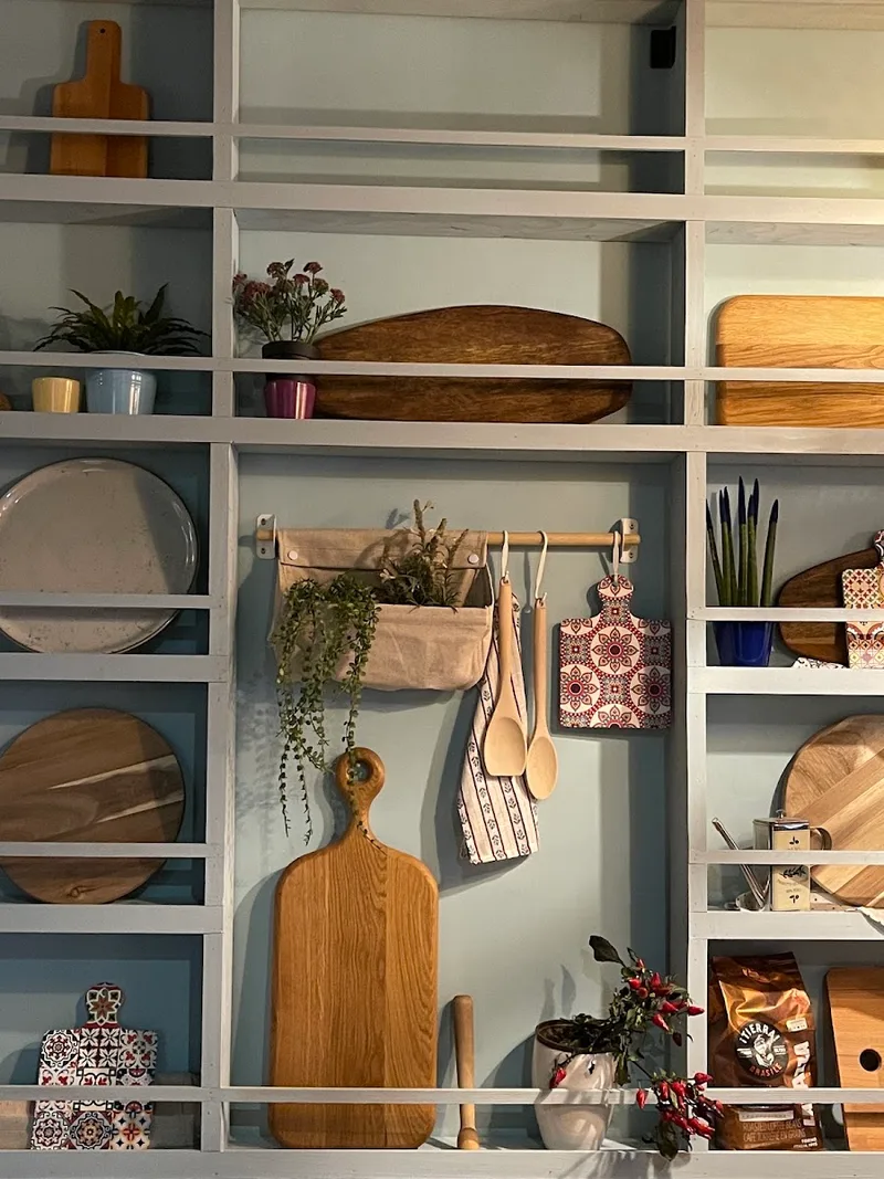 Pizzdarija pica i kafizza — pizza restaurant (photo 9)
