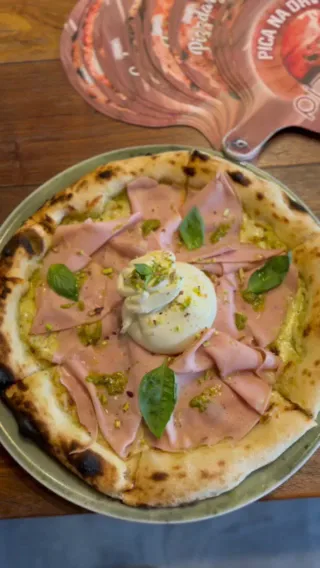 Pizzdarija pica i kafizza — pizza restaurant (photo 1)