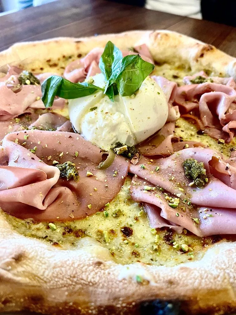Pizzdarija pica i kafizza — pizza restaurant (photo 19)