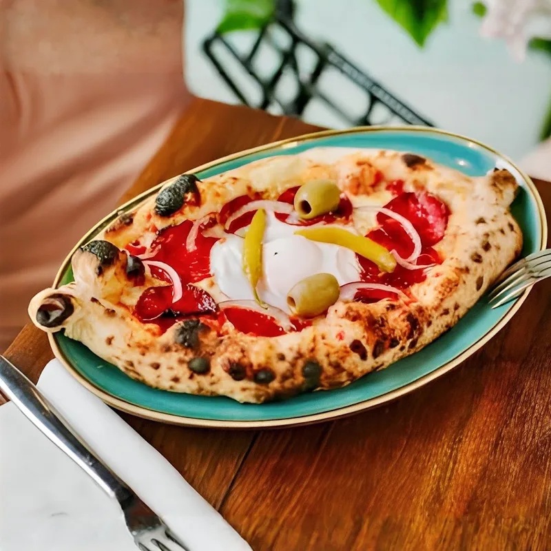 Pizzdarija pica i kafizza — pizza restaurant (photo 4)