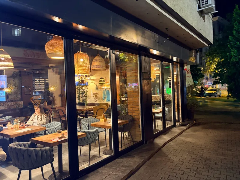 Pizzdarija pica i kafizza — pizza restaurant (photo 7)