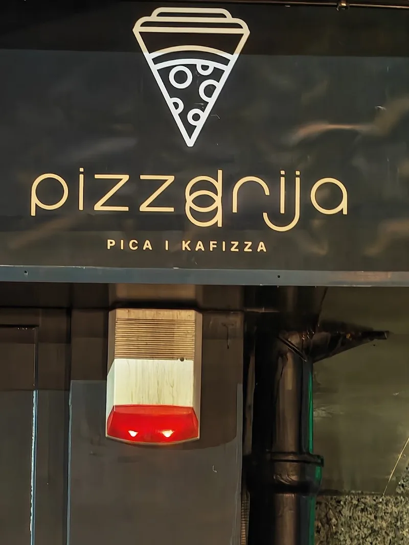 Pizzdarija pica i kafizza — pizza restaurant (photo 8)